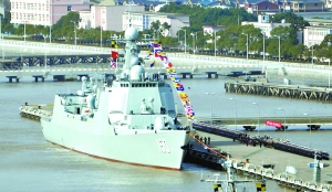 據(jù)新華社青島艦2月1日電由海軍北海艦隊3艘軍艦組成的中國海軍艦艇編隊，2月1日11時40分許按照預(yù)定計劃通過巴士海峽，進入我國南海海域。