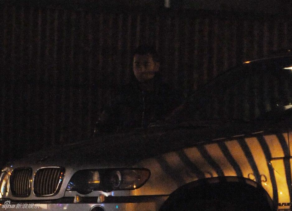 每日追星：趙文卓為愛妻當“助理” 姚晨挺孕婦曹郁貼心接機