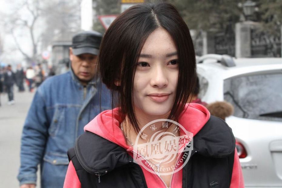 2013藝考外場(chǎng)曝光 考生相貌如“重慶選美”翻版湯唯吸睛