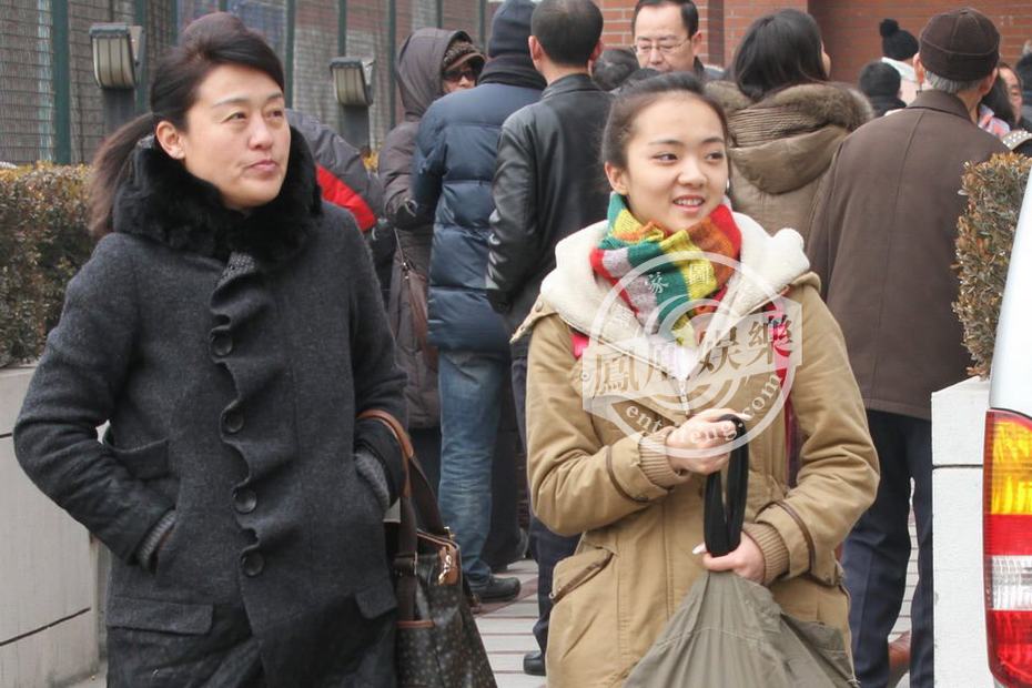2013藝考外場(chǎng)曝光 考生相貌如“重慶選美”翻版湯唯吸睛