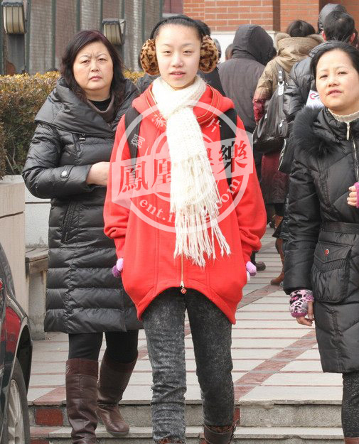 2013藝考外場(chǎng)曝光 考生相貌如“重慶選美”翻版湯唯吸睛