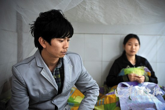 賣掉兒子后，阿強和“妻子”整天在家一籌莫展，后悔不已 羊城晚報記者 周巍 攝