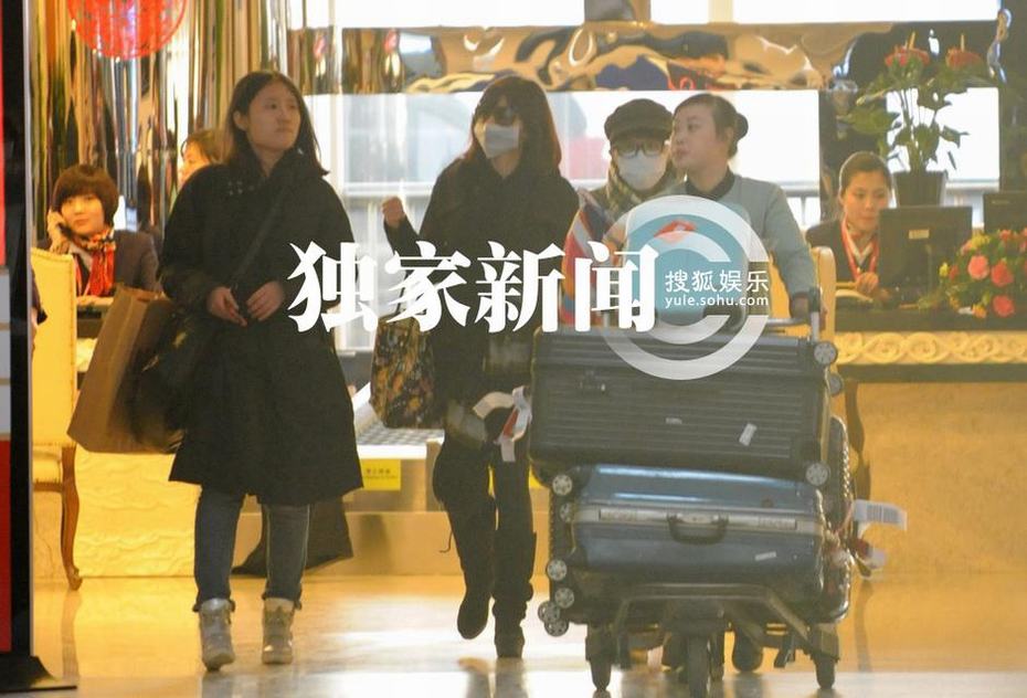 賈靜雯與同性密友親密離京