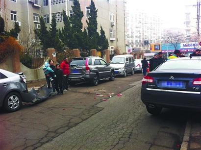 越野前進掛倒檔撅倒3車 90度大掉轉橫在馬路中央