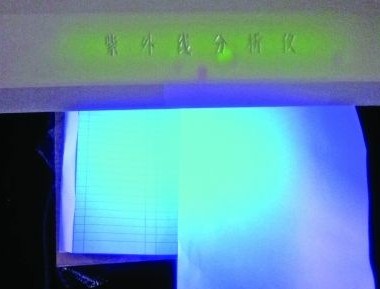 學生作業本被曝含熒光劑 越貴越白含量越多