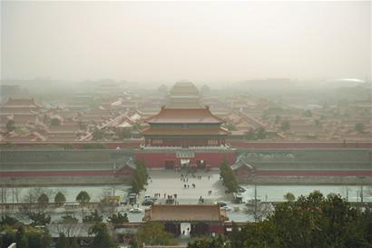 青島跳出霾伏又墜風塵 7級北風吹來新疆沙塵