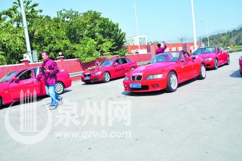 福建現(xiàn)最拉風迎親隊：9部豪車接新娘 嫁妝過億