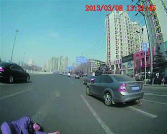 醉漢福州路耍酒瘋 醉漢福州路耍酒瘋