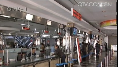 青島房產(chǎn)交易中心人數(shù)暴增 周末不休提前上班晚下班 青島房產(chǎn)交易中心人數(shù)暴增 周末不休提前上班晚下班