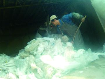 “前世”農藥瓶“今生”食品袋