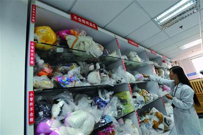 把關玩具 先“大卸八塊” 把關玩具 先“大卸八塊”