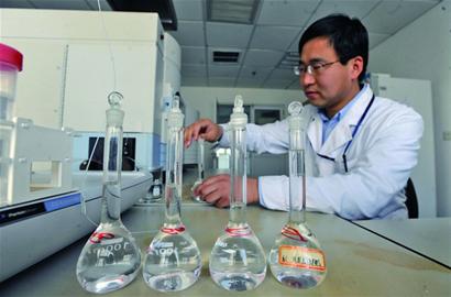 把關玩具 先“大卸八塊” 把關玩具 先“大卸八塊”