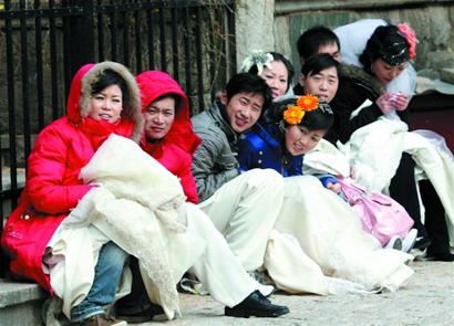 青島海誓山盟聲名遠播 10萬外地人來拍婚紗照 青島海誓山盟聲名遠播 10萬外地人來拍婚紗照